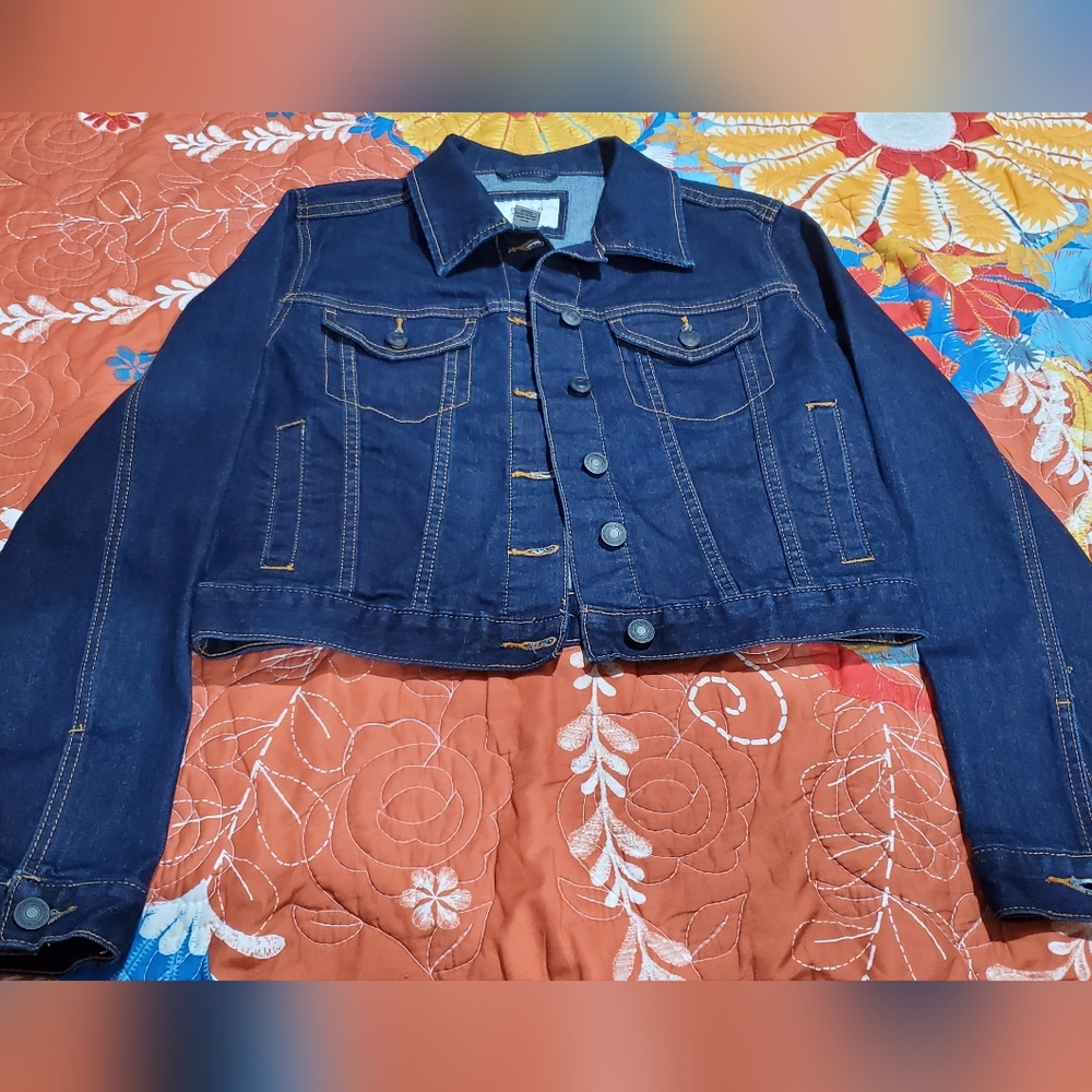 Forever 21 Cropped Denim Jacket Women’s Medium Dark Wash Button Front Stretch